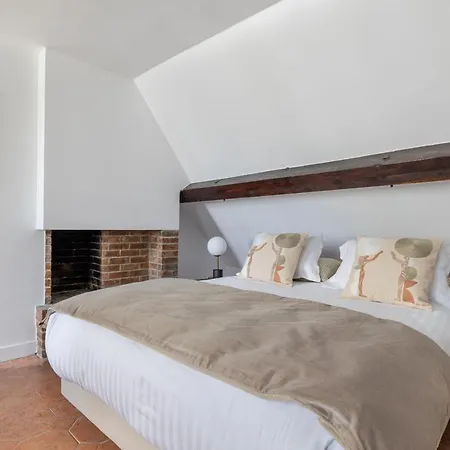 Renaissance Apartment Paris